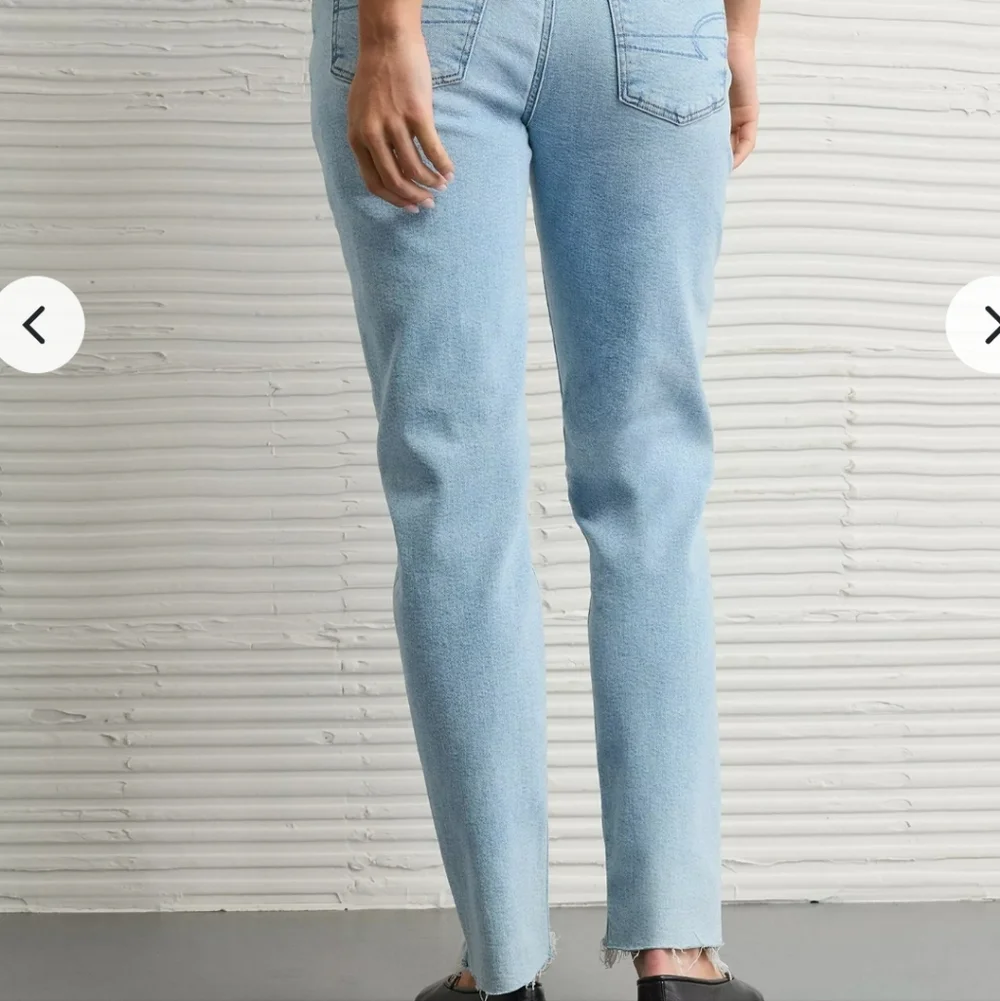 American Eagle Super High Rise Skylight Stretch Mom Jeans Size 00 Short - Picture 3 of 10